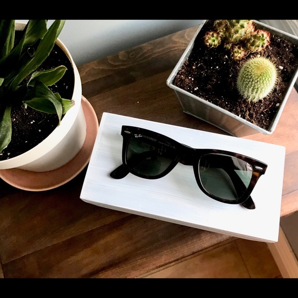 Ray Ban Wayfarer Sunglasses - Picture 1 of 3